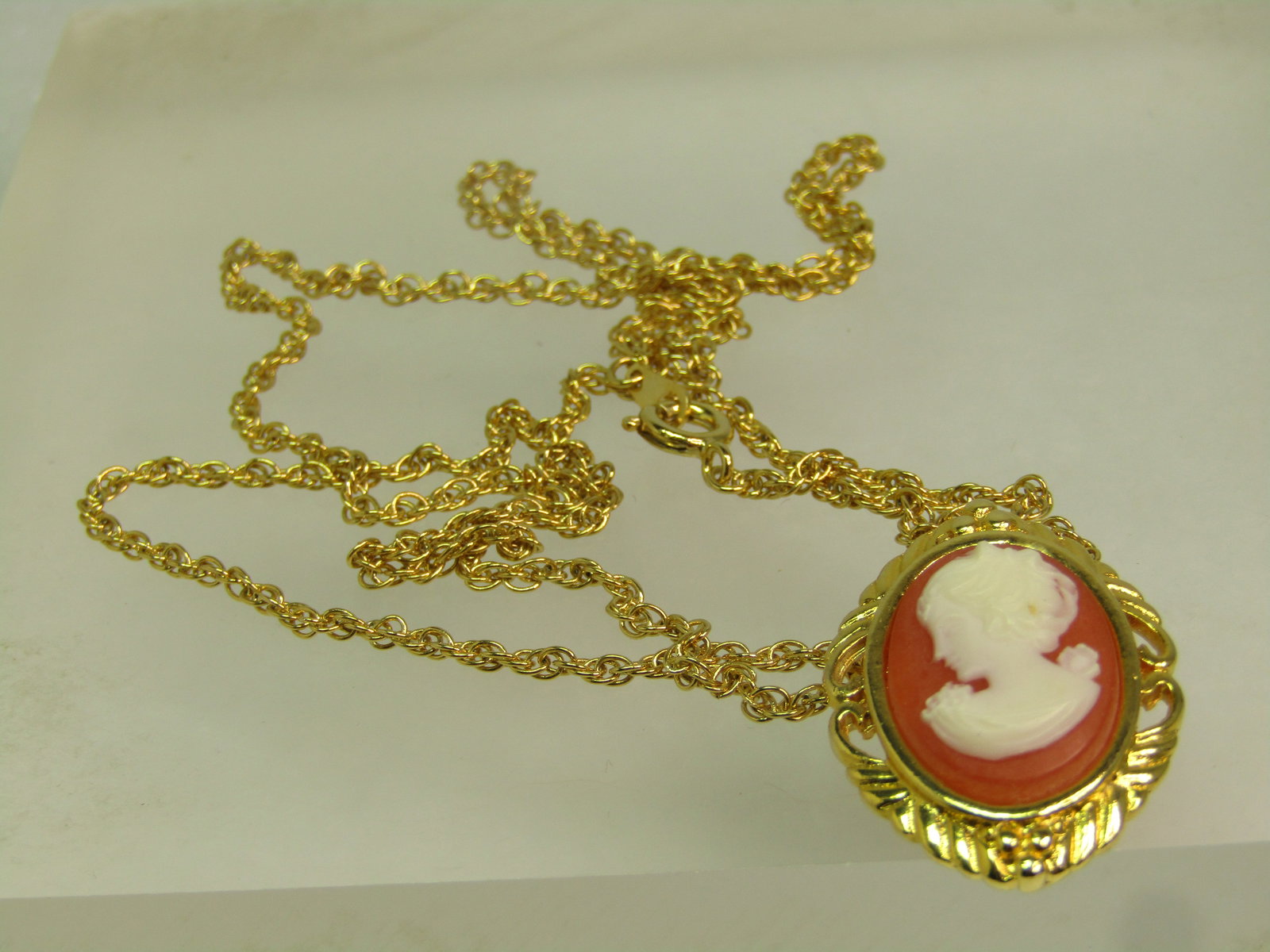 Vintage Cameo Necklace 24", Gold Tone, 1960's-1970's. - 5