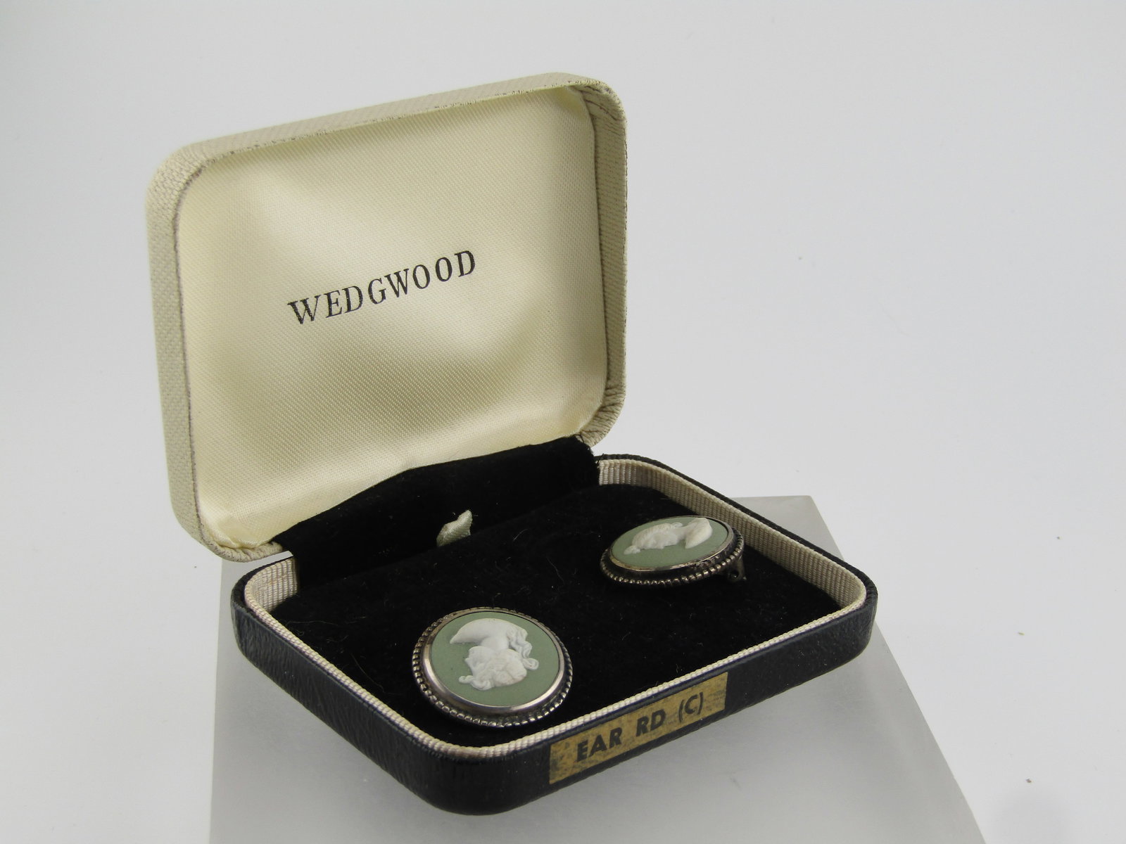 Vintage Sterling Green Wedgwood Cameo Earrings, Clip, Original Box, 1950's-1960's - 7