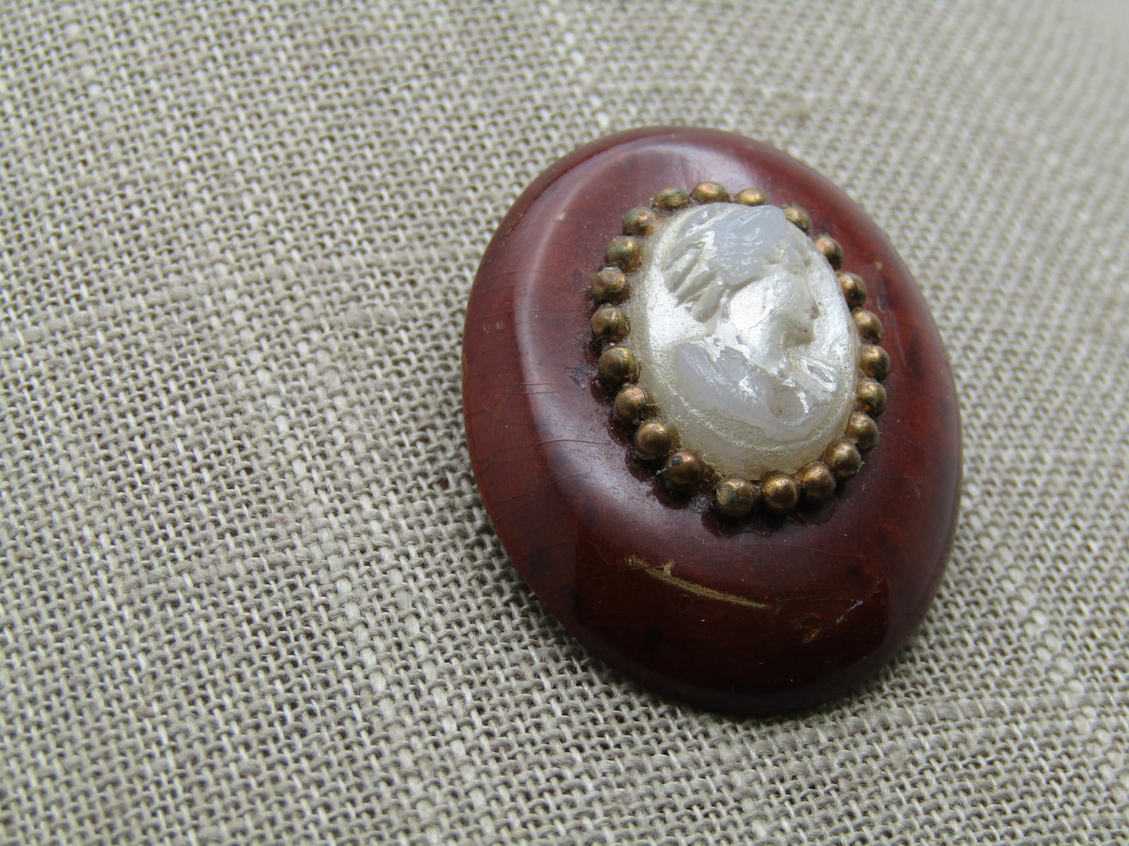 Vintage Wooden Cameo Brooch, Molded Cameo, 1940's-1950's - 3
