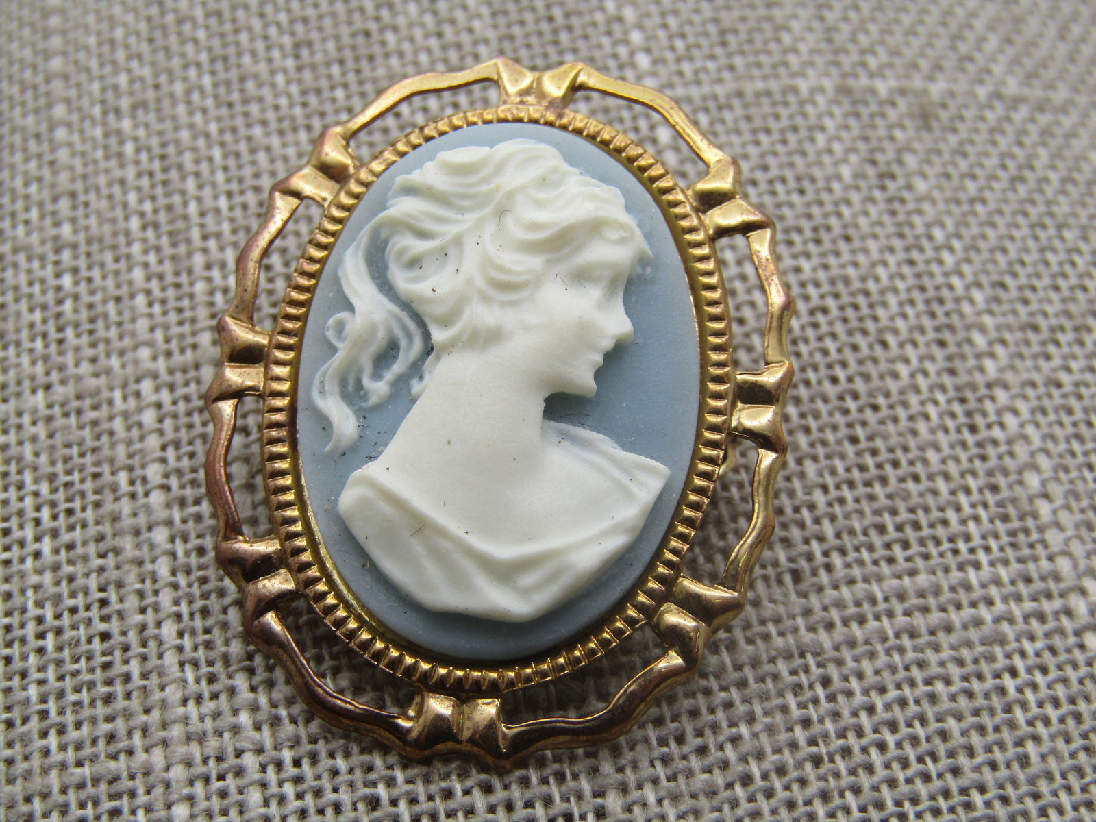 Vintage Faux Wedgewood Cameo Brooch, 1950's-1960's. Gold tone with open space around the frame and - 3