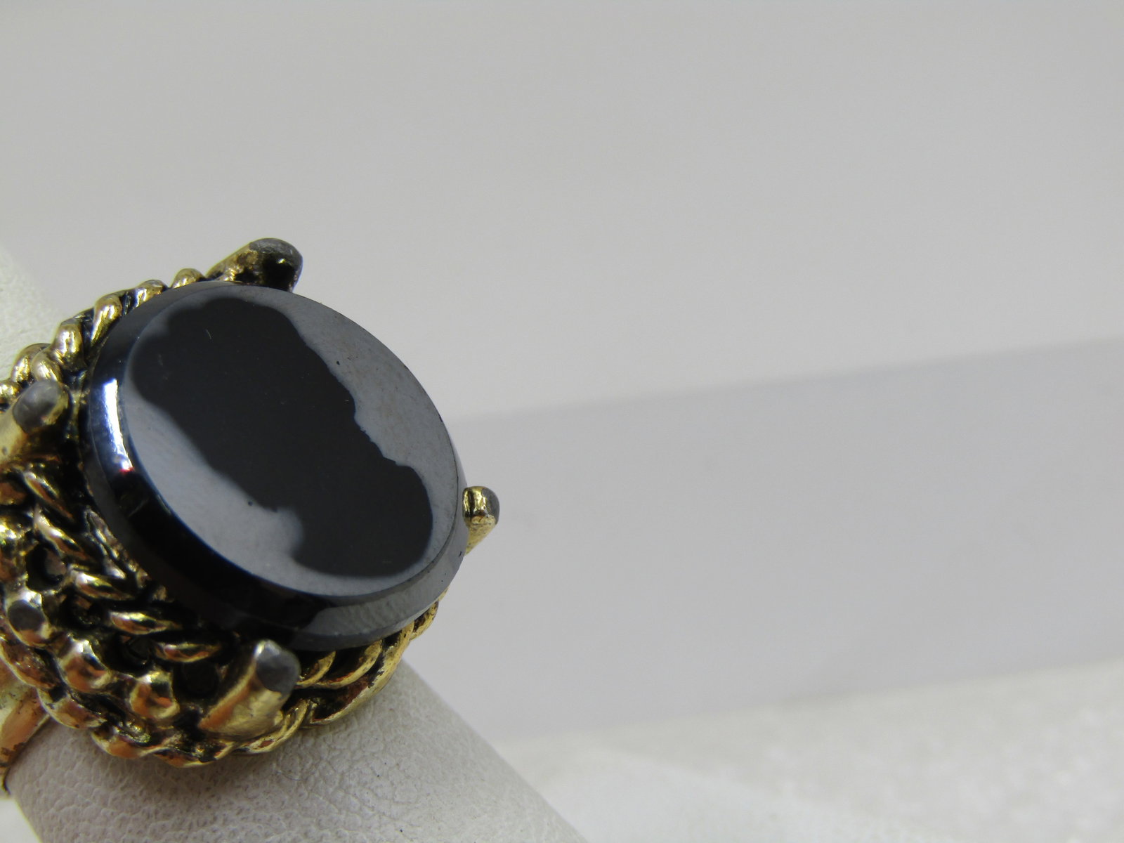 Vintage Black Glass Silhouette Cameo Ring, Adjustable , 1960's - 4