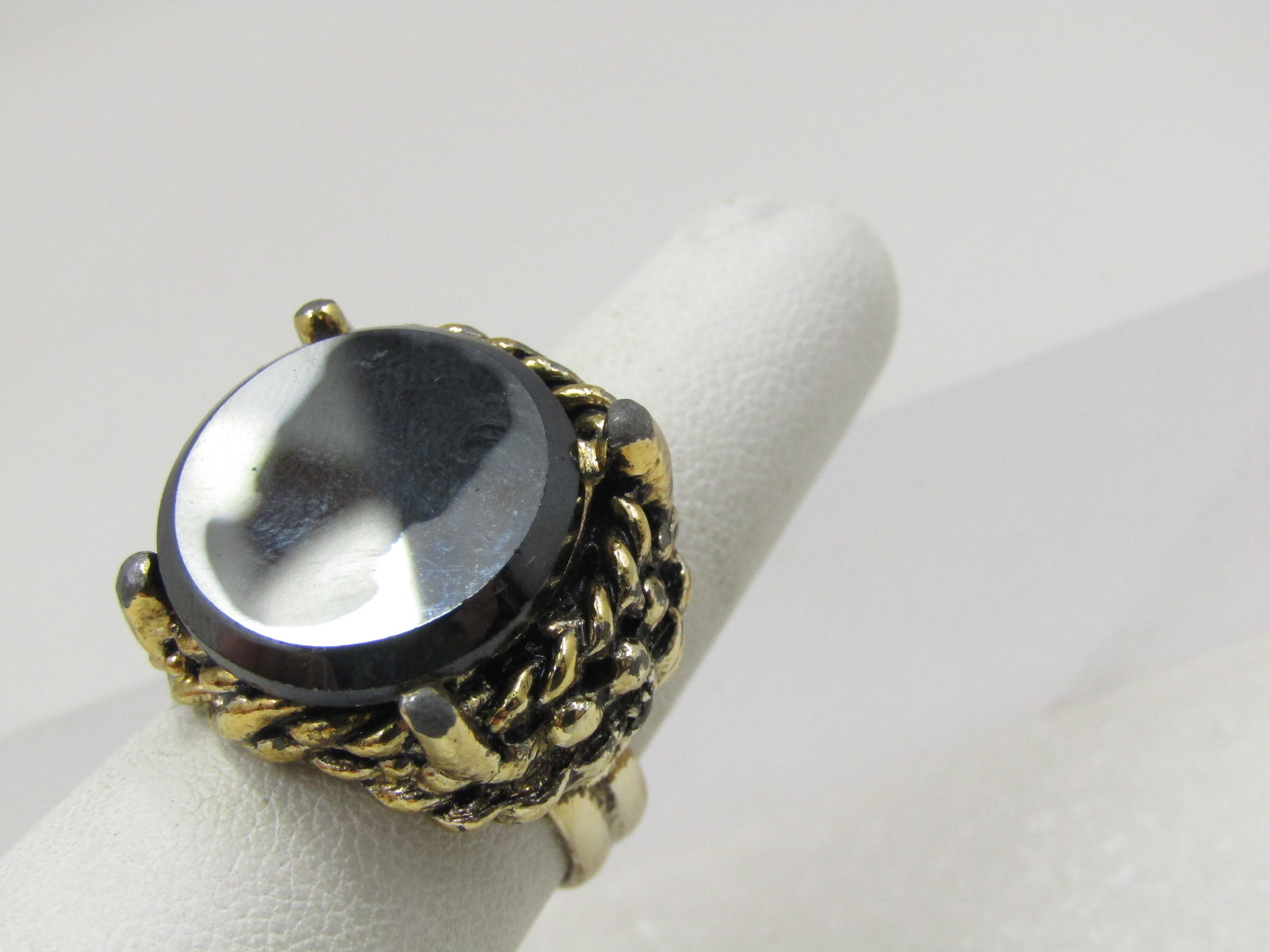 Vintage Black Glass Silhouette Cameo Ring, Adjustable , 1960's - 5