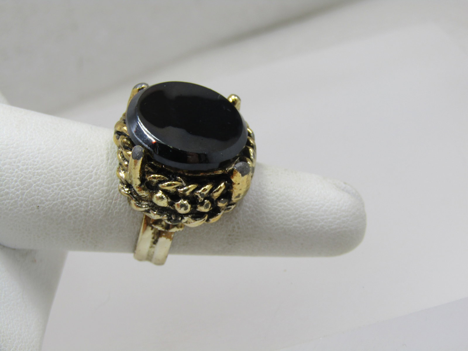 Vintage Black Glass Silhouette Cameo Ring, Adjustable , 1960's - 6