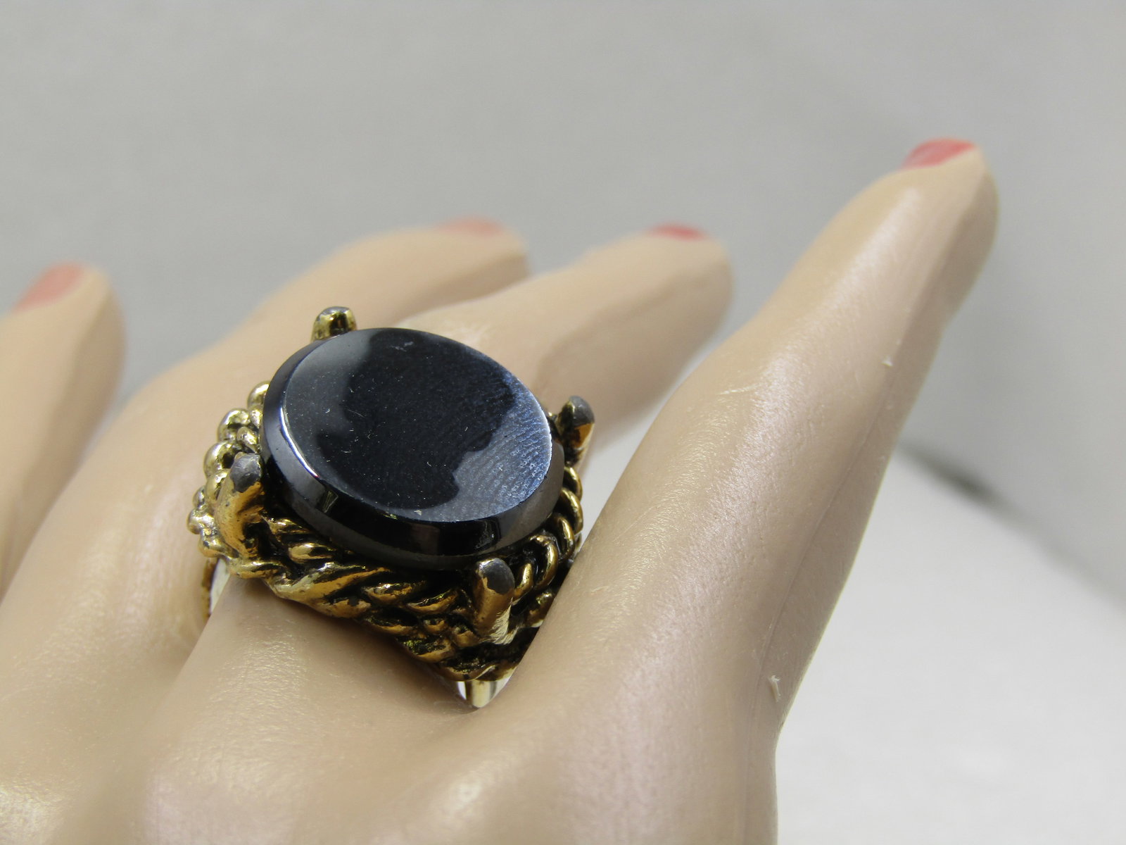 Vintage Black Glass Silhouette Cameo Ring, Adjustable , 1960's - 7