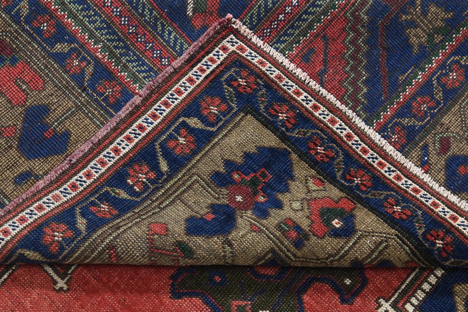 6x11 VIBRANT INDTRICATE RUG - 8