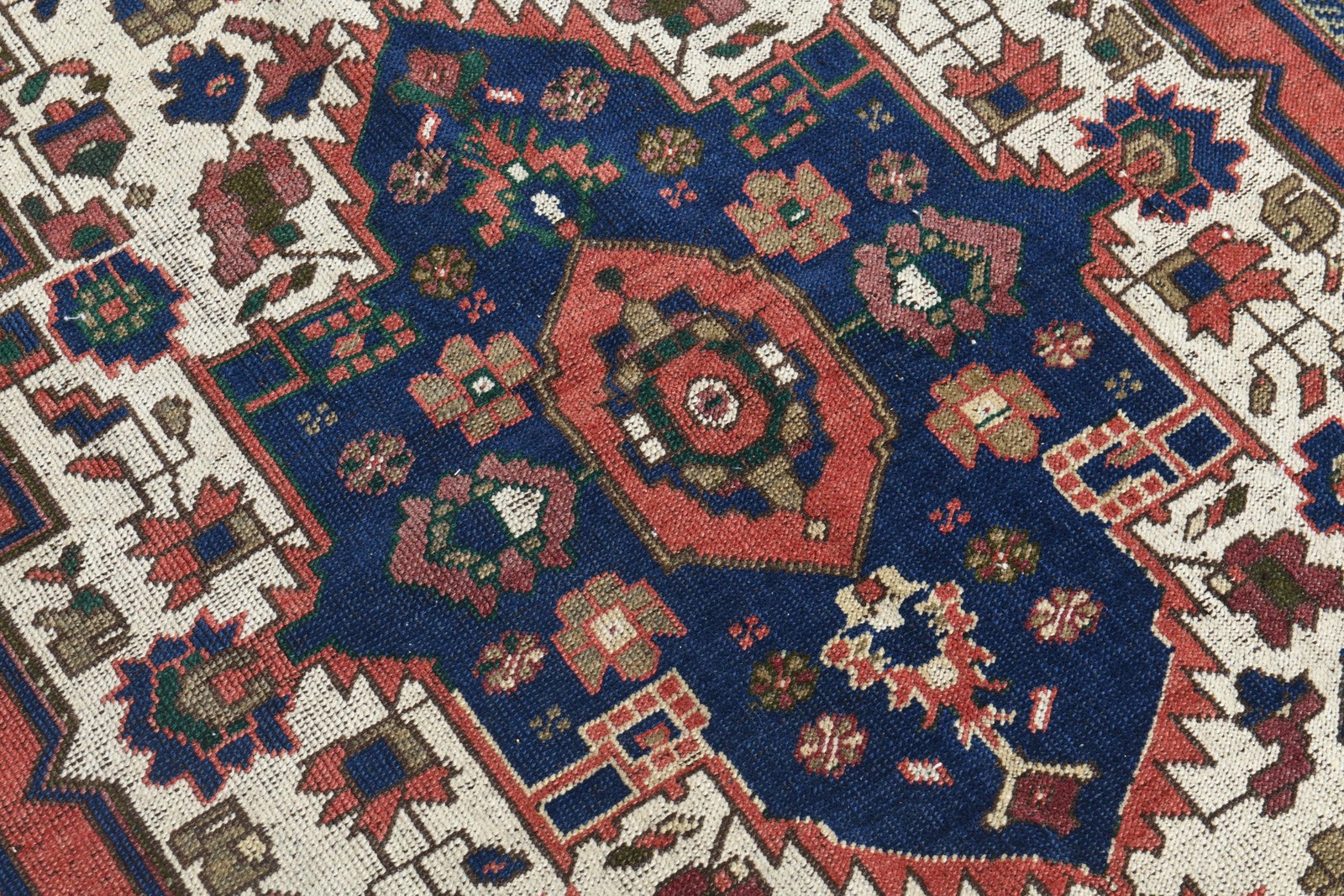 6x11 VIBRANT INDTRICATE RUG - 9