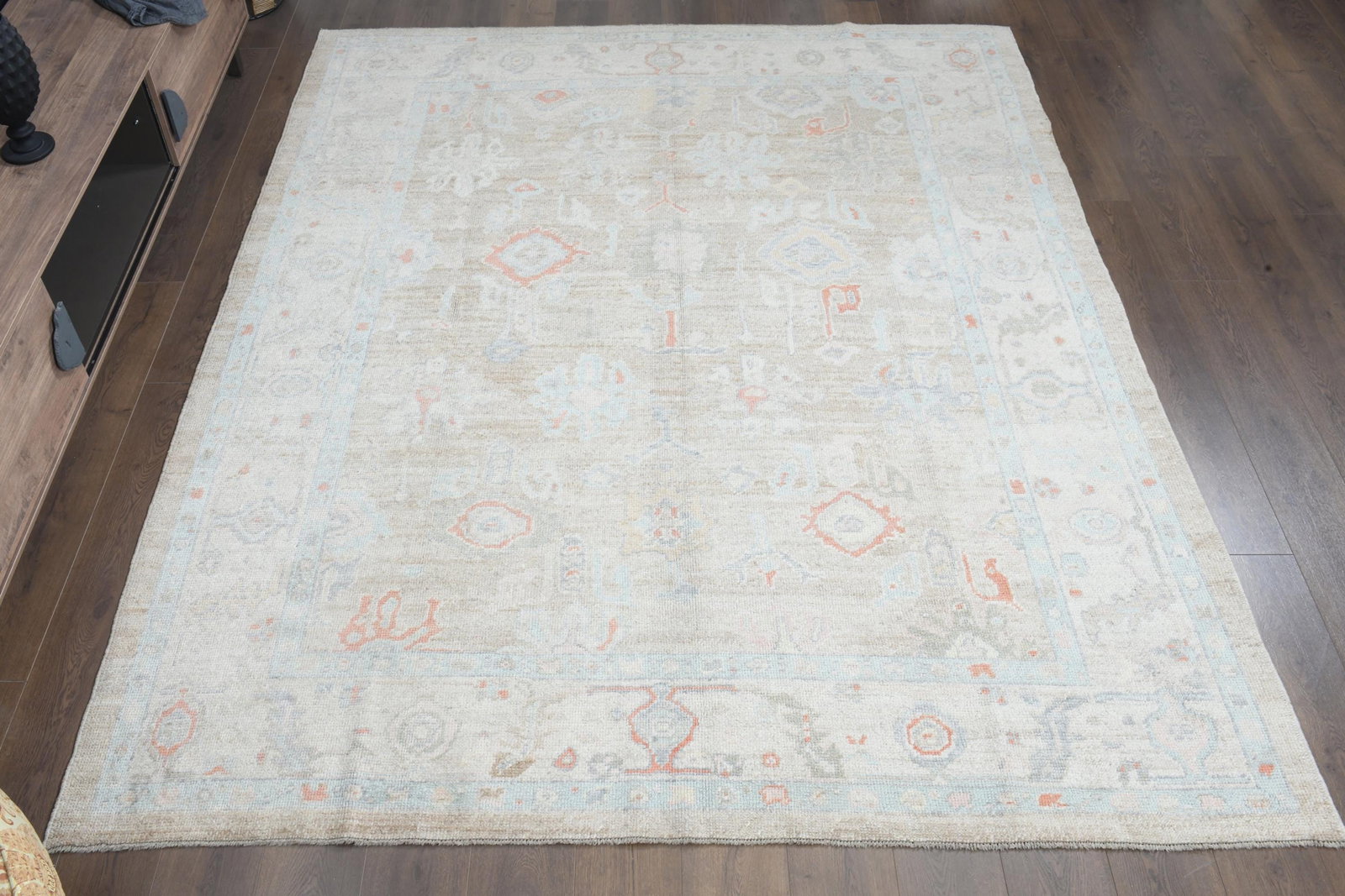 7'9x9'2 ft, LIVING ROOM RUG: Title: 7'9x9'2 ft, LIVING ROOM RUG Description: This Turkish one-of-a-kind Vintage Turkish Rug is hand-knotted and handwoven by the most skilled artisans who use pure wool, in muted, natural tones, an