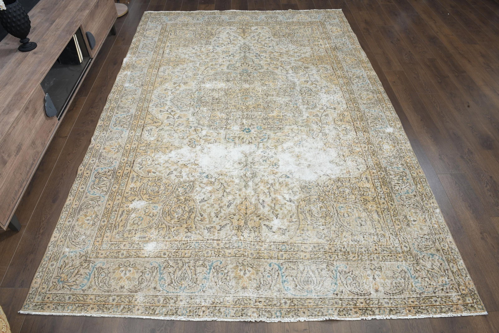 7'3x10'8 ft, ORIENTAL TURKISH RUG: Title: 7'3x10'8 ft, ORIENTAL TURKISH RUG Description: This Turkish one-of-a-kind Vintage Turkish Rug is hand-knotted and handwoven by the most skilled artisans who use pure wool, in muted, natural