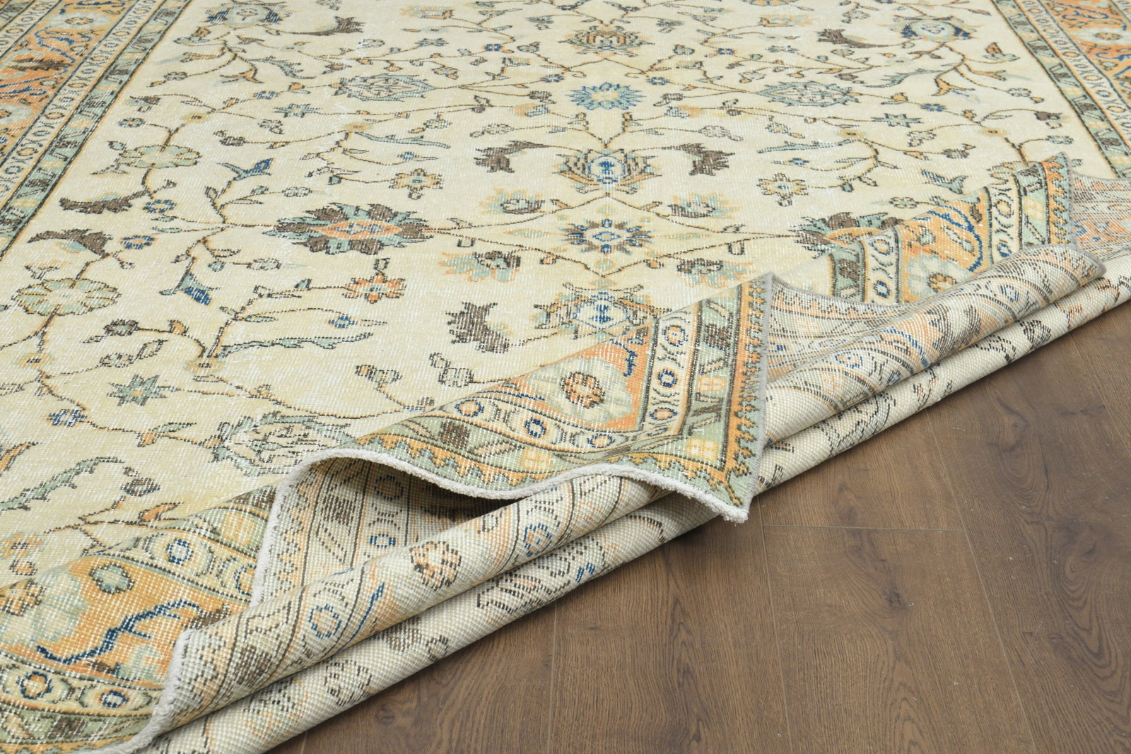 7x10'4 ft, LUXURY DECOR RUG: Title: 7x10'4 ft, LUXURY DECOR RUG Description: This Turkish one-of-a-kind Vintage Turkish Rug is hand-knotted and handwoven by the most skilled artisans who use pure wool, in muted, natural tones, an