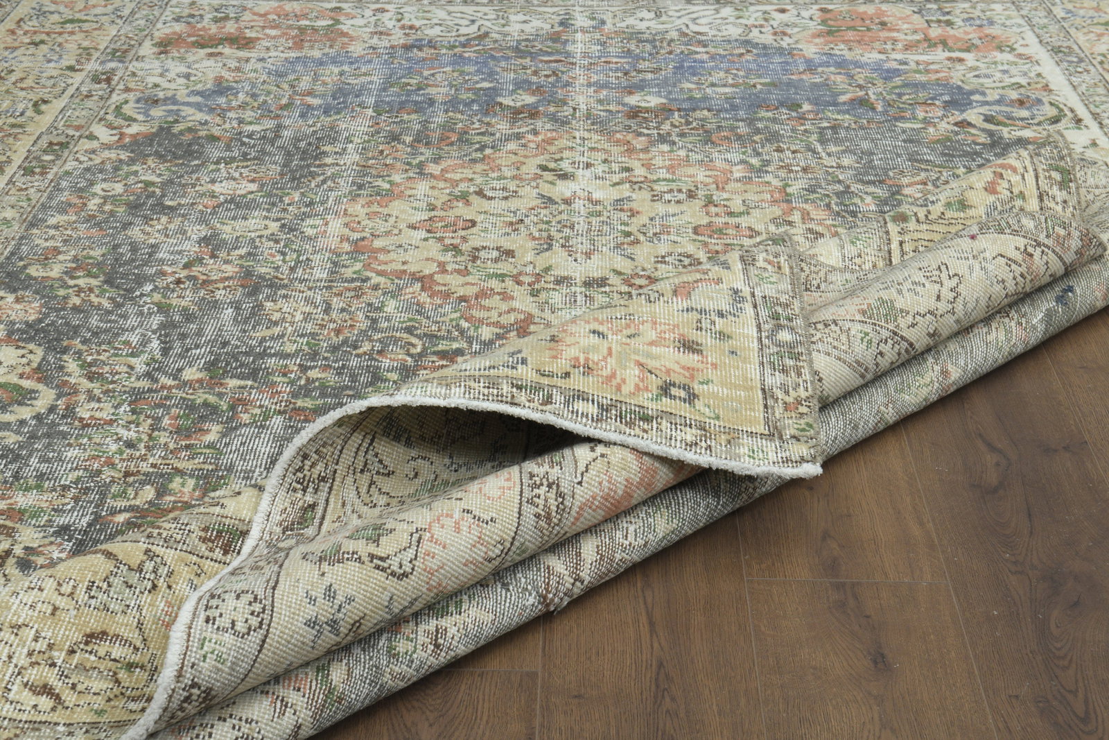 7x9'7 ft, FADED DECOR, VINTAGE Turkish Rug: Title: 7x9'7 ft, FADED DECOR, VINTAGE Turkish Rug Description: This Turkish one-of-a-kind Vintage Turkish Rug is hand-knotted and handwoven by the most skilled artisans who use pure wool, in muted, na
