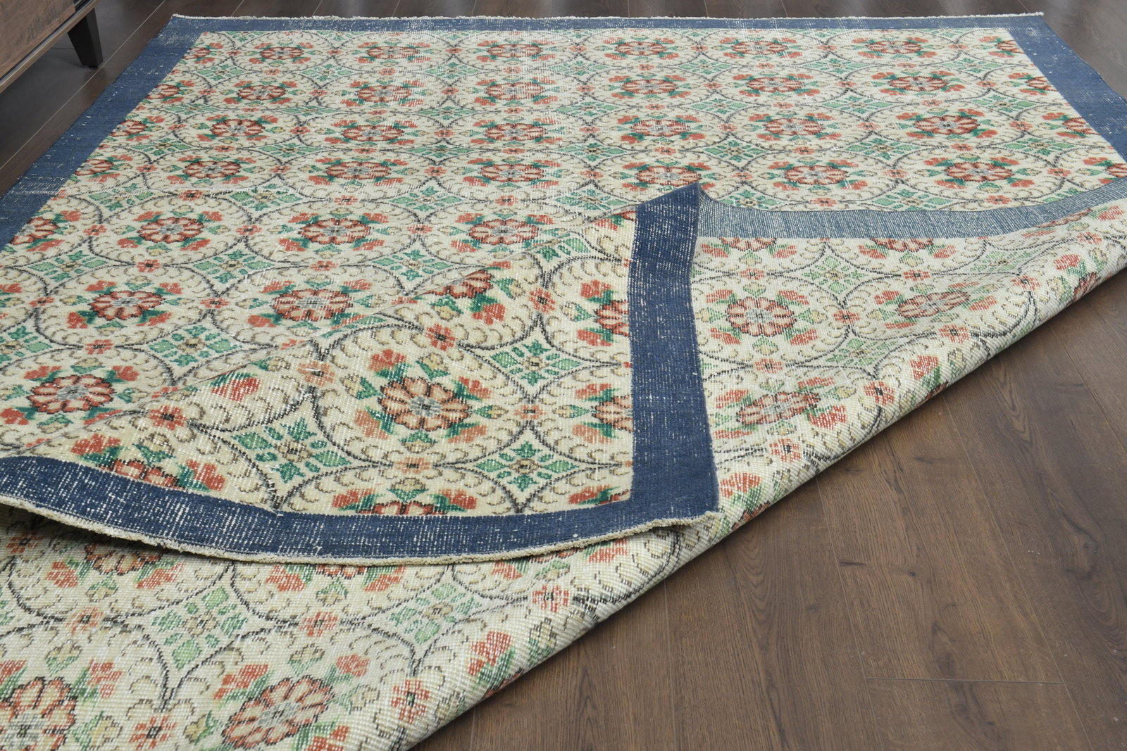 6'9x9'7 ft, OVERSIZE AREA RUG: Title: 6'9x9'7 ft, OVERSIZE AREA RUG Description: This Turkish one-of-a-kind Vintage Turkish Rug is hand-knotted and handwoven by the most skilled artisans who use pure wool, in muted, natural tones, 