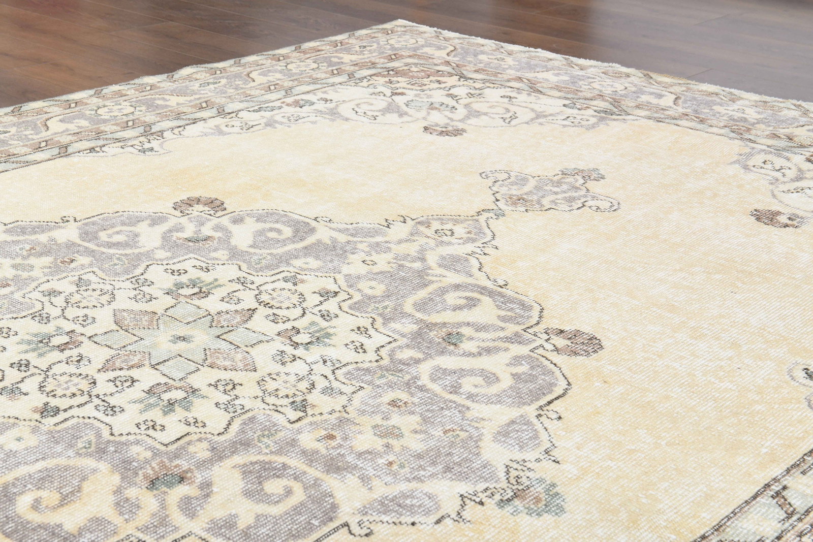 6'7x10'6 ft, LIVING ROOM RUG - 2