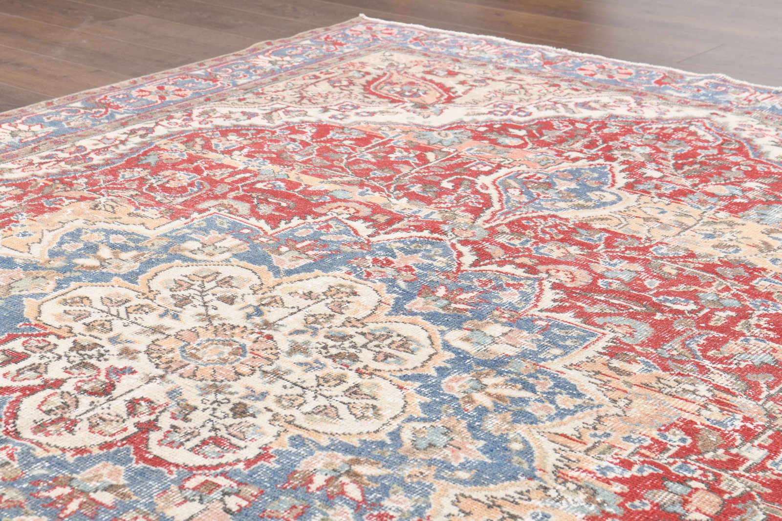 6'7x9'8 ft, VINTAGE ANTIQUE DeCOR: Title: 6'7x9'8 ft, VINTAGE ANTIQUE DeCOR Description: This Turkish one-of-a-kind Vintage Turkish Rug is hand-knotted and handwoven by the most skilled artisans who use pure wool, in muted, natural ton