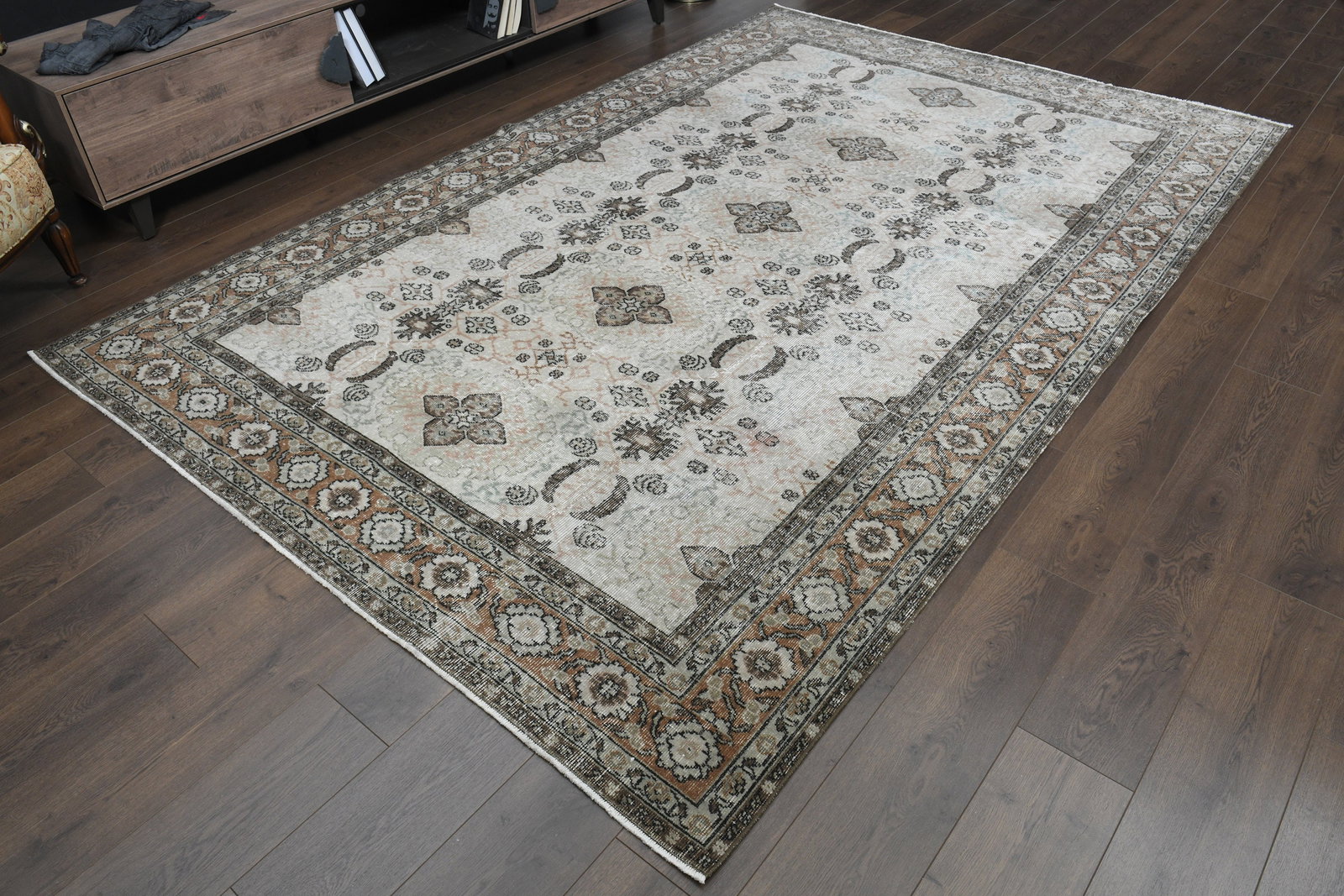 6'7x10'5 ft, OVERSIZE AREA RUG: Title: 6'7x10'5 ft, OVERSIZE AREA RUG Description: This Turkish one-of-a-kind Vintage Turkish Rug is hand-knotted and handwoven by the most skilled artisans who use pure wool, in muted, natural