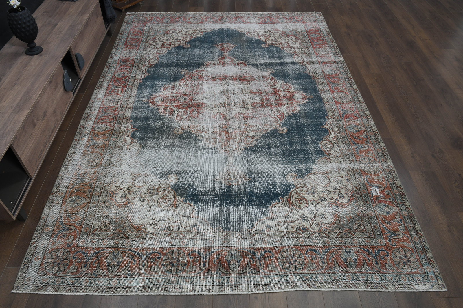7'6x10'7 ft, AUTHENTIC DeCOR: Title: 7'6x10'7 ft, AUTHENTIC DeCOR Description: This Turkish one-of-a-kind Vintage Turkish Rug is hand-knotted and handwoven by the most skilled artisans who use pure wool, in muted, natural tones, a