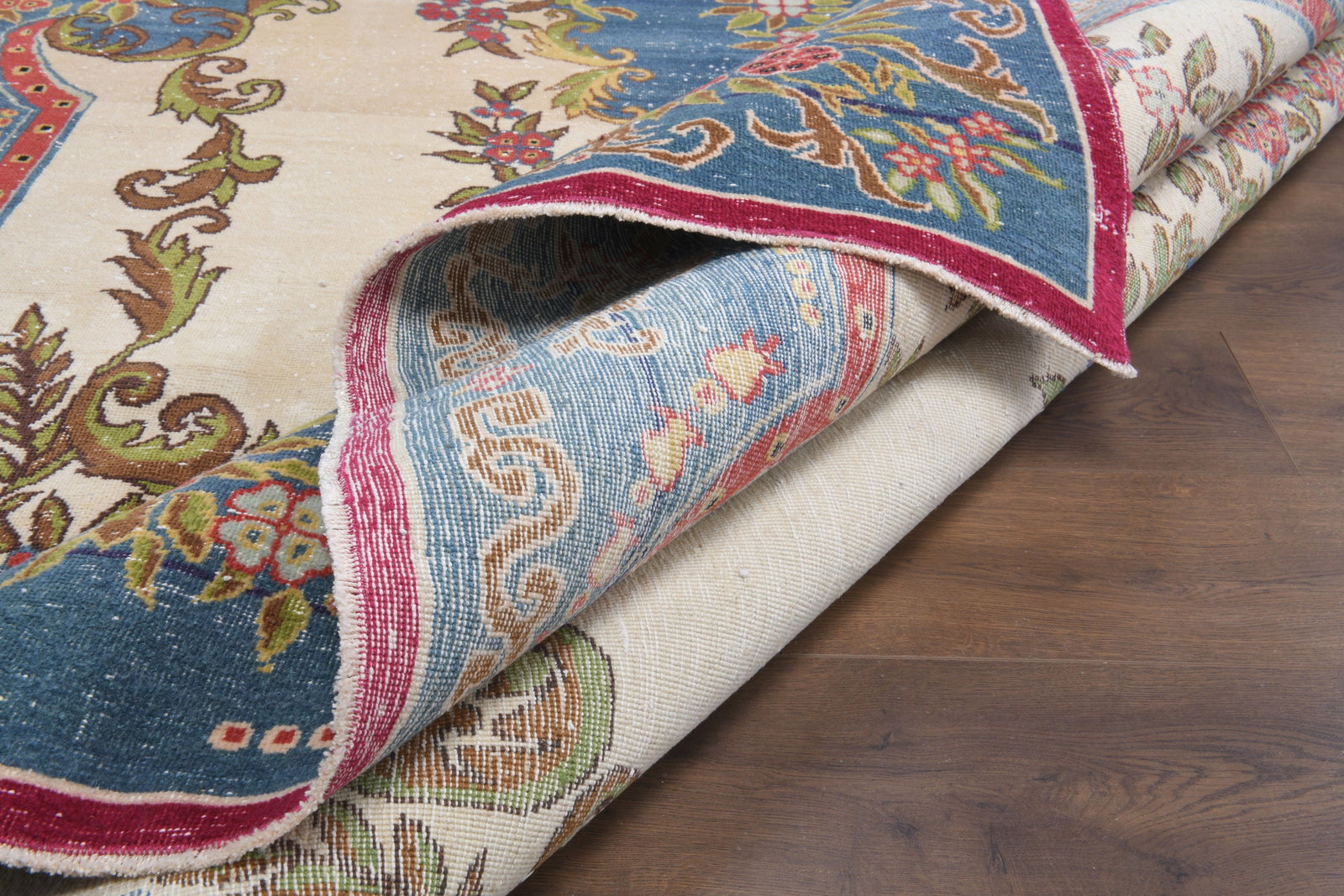 7'9x11'3 ft, COLORFUL, TURKISH Rug: Title: 7'9x11'3 ft, COLORFUL, TURKISH Rug Description: This Turkish one-of-a-kind Vintage Turkish Rug is hand-knotted and handwoven by the most skilled artisans who use pure wool, in muted, natural to