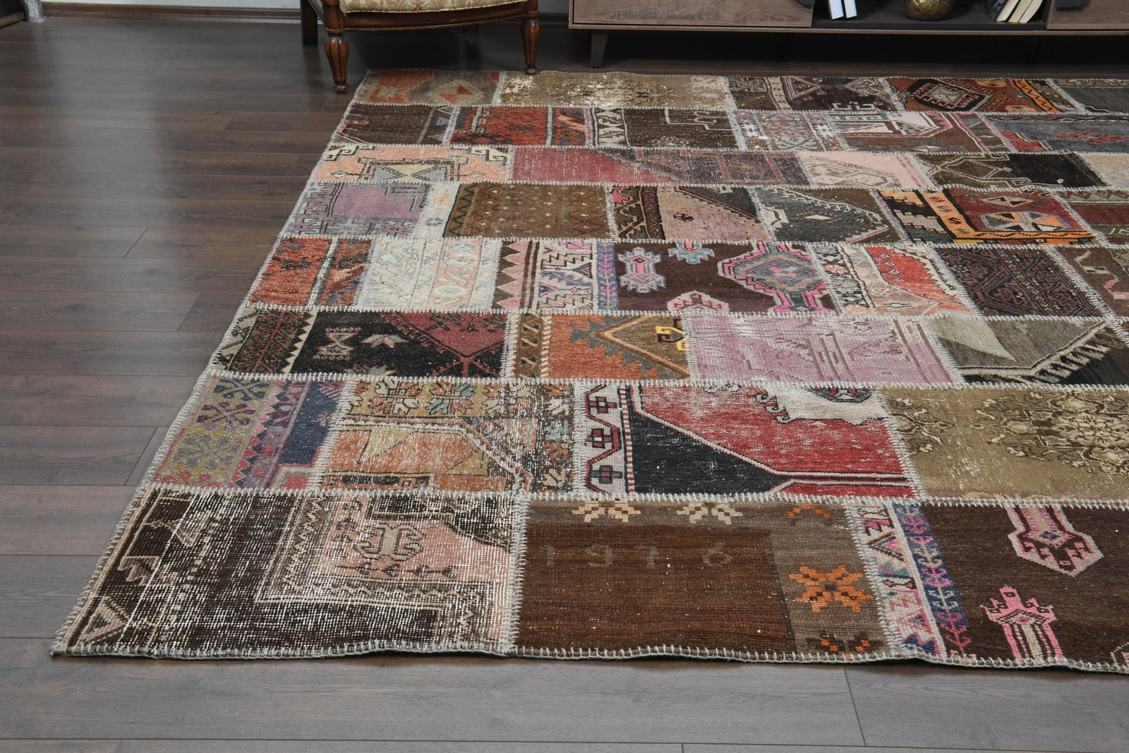 9'9x13'2 ft, PATCHWORK LARGE RUG: Title: 9'9x13'2 ft, PATCHWORK LARGE RUG Description: This Turkish one-of-a-kind Vintage Turkish Rug is hand-knotted and handwoven by the most skilled artisans who use pure wool, in muted, natural tone