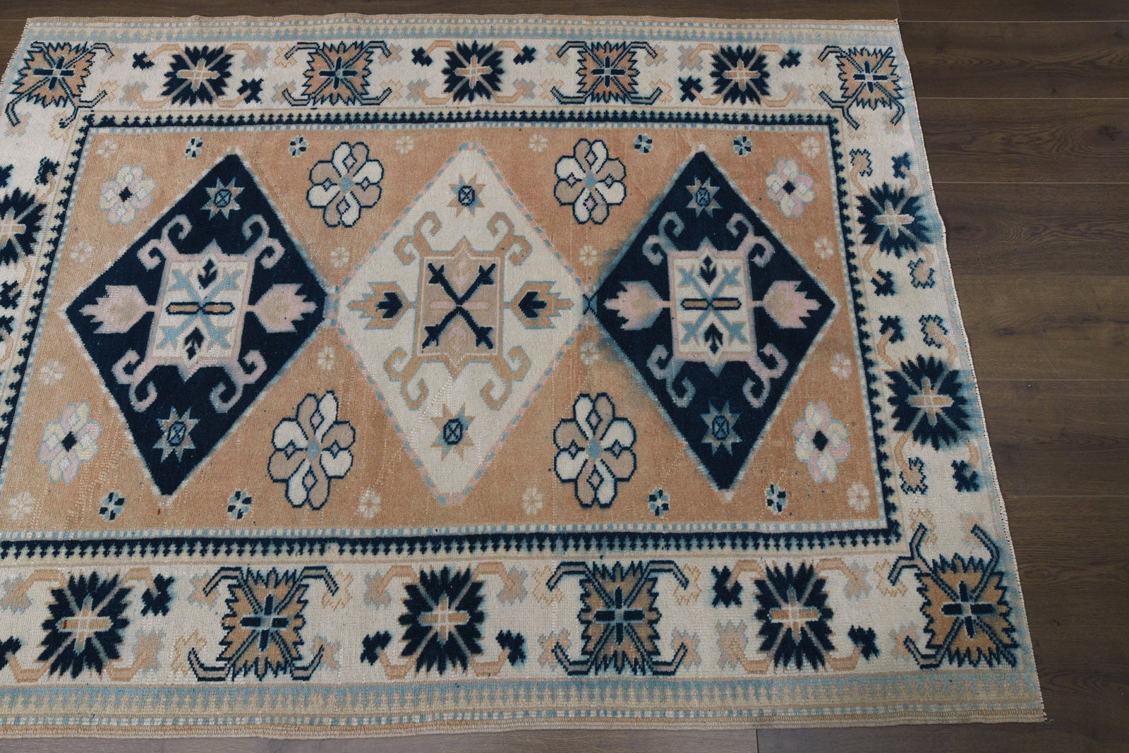 4'2x5'6 ft, ORANGE MINIMALIST RUG - 2