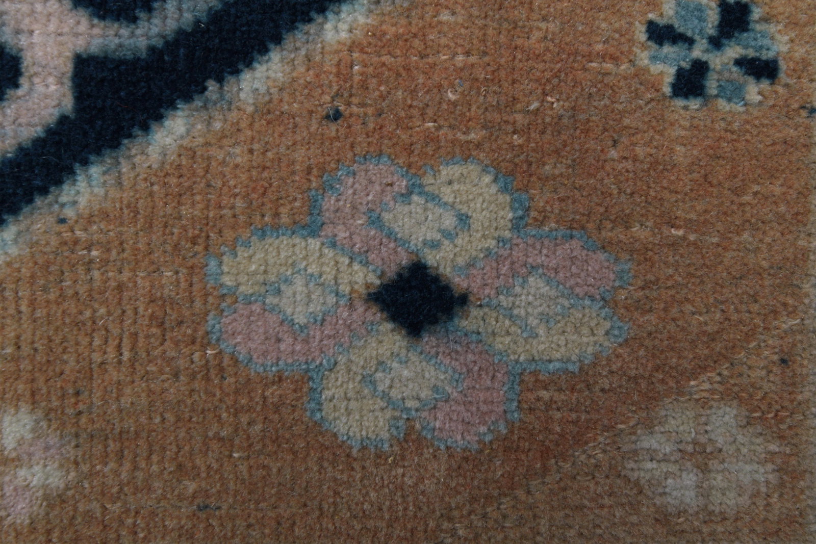 4'2x5'6 ft, ORANGE MINIMALIST RUG - 3