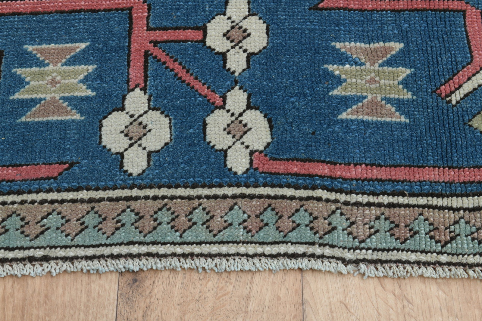 9'2x12'5 ft, OUSHAK AREA RUG: Title: 9'2x12'5 ft, OUSHAK AREA RUG Description: This Turkish one-of-a-kind Vintage Turkish Rug is hand-knotted and handwoven by the most skilled artisans who use pure wool, in muted, natural tones, a