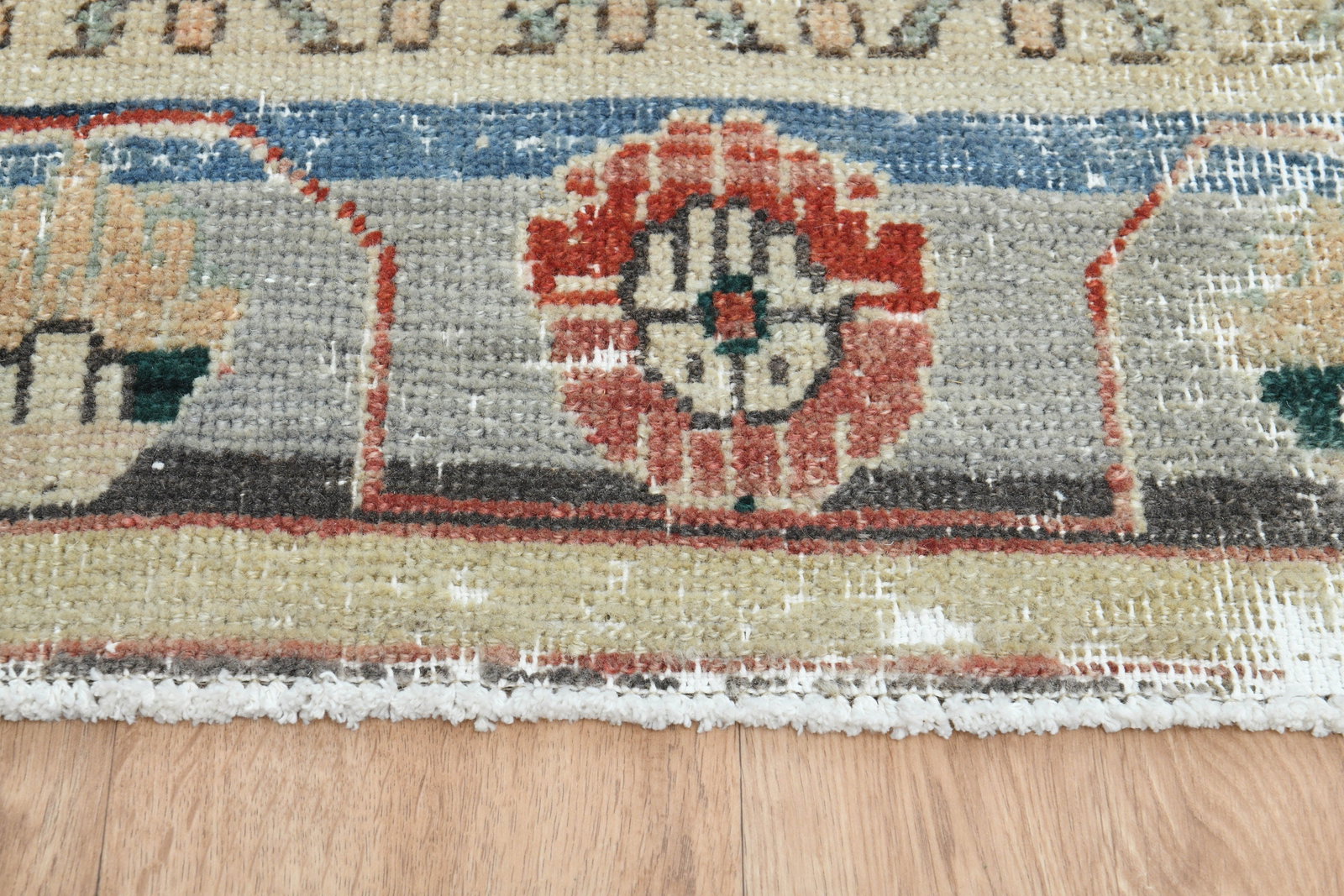 9'4x11'8 ft, PERSIAN OVERSIZED RUG: Title: 9'4x11'8 ft, PERSIAN OVERSIZED RUG Description: This Turkish one-of-a-kind Vintage Turkish Rug is hand-knotted and handwoven by the most skilled artisans who use pure wool, in muted, natural to