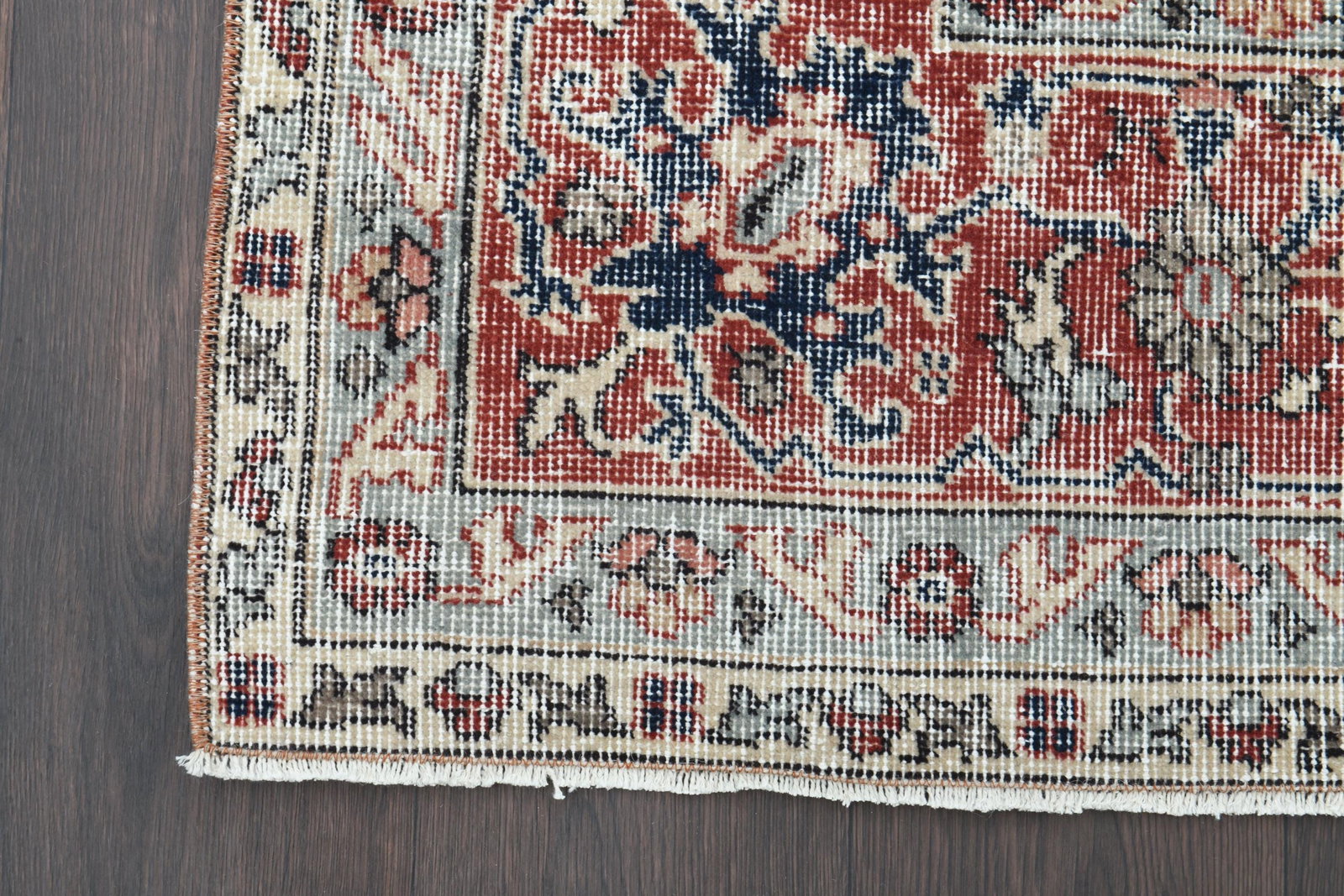 9'1x11'6 ft, COLORFUL AREA RUG: Title: 9'1x11'6 ft, COLORFUL AREA RUG Description: This Turkish one-of-a-kind Vintage Turkish Rug is hand-knotted and handwoven by the most skilled artisans who use pure wool, in muted, natural tones,