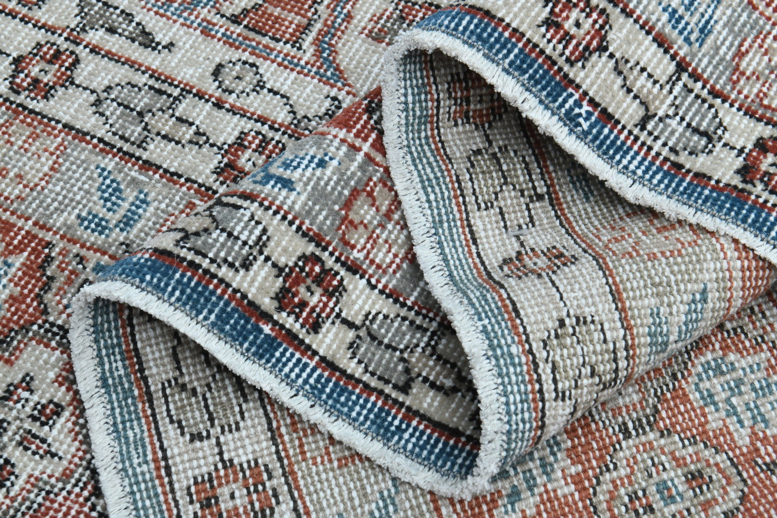 8'7x12'2 ft, TURKISH AREA RUG: Title: 8'7x12'2 ft, TURKISH AREA RUG Description: This Turkish one-of-a-kind Vintage Turkish Rug is hand-knotted and handwoven by the most skilled artisans who use pure wool, in muted, natural tones, 