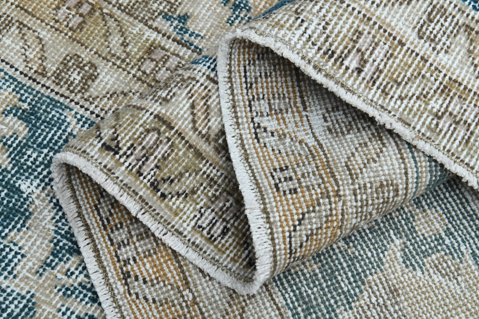 8'2x11'3 ft, PERSIAN AREA RUG: Title: 8'2x11'3 ft, PERSIAN AREA RUG Description: This Turkish one-of-a-kind Vintage Turkish Rug is hand-knotted and handwoven by the most skilled artisans who use pure wool, in muted, natural tones,