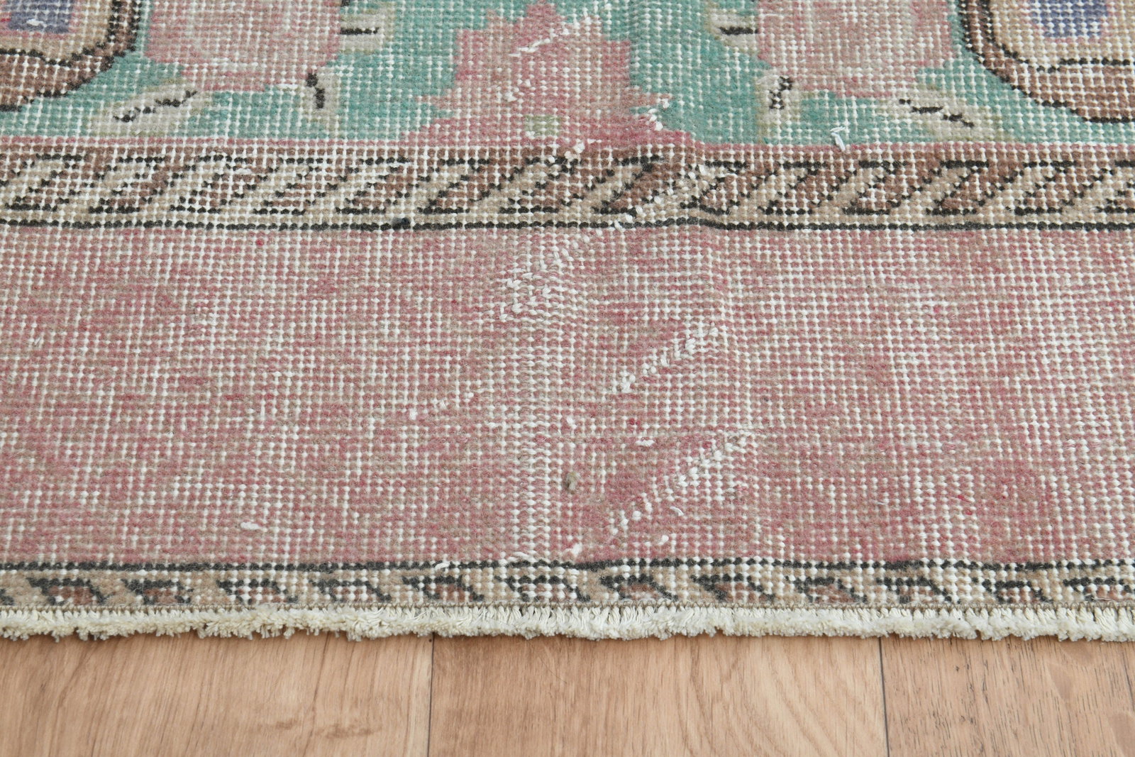 6'4x10'6 ft, HANDWOVEN VINTAGE RUG: Title: 6'4x10'6 ft, HANDWOVEN VINTAGE RUG Description: This Turkish one-of-a-kind Vintage Turkish Rug is hand-knotted and handwoven by the most skilled artisans who use pure wool, in muted, natural to