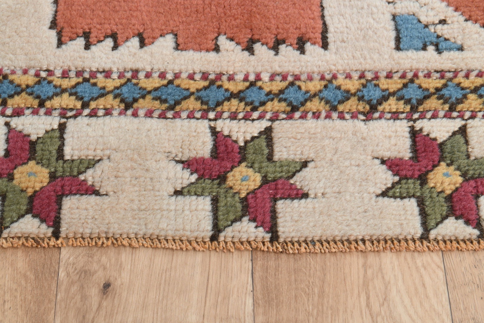 5'7x10'8 ft, GEOMETR?C, OUSHAK RUG: Title: 5'7x10'8 ft, GEOMETR?C, OUSHAK RUG Description: This Turkish one-of-a-kind Vintage Turkish Rug is hand-knotted and handwoven by the most skilled artisans who use pure wool, in muted, natural to