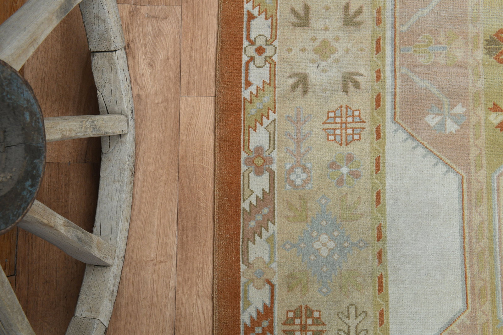 6.7x9.6 ft, BORDERED AREA RUG - 6
