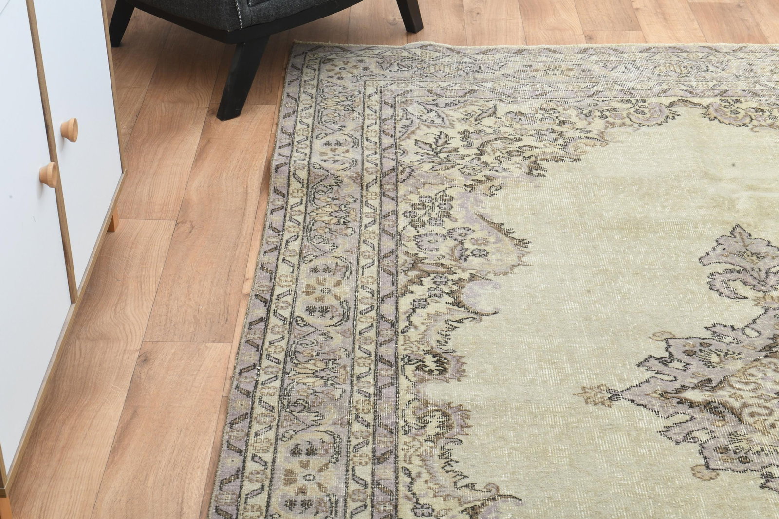 6'8x10'1 ft, FADED AREA RUG - 8