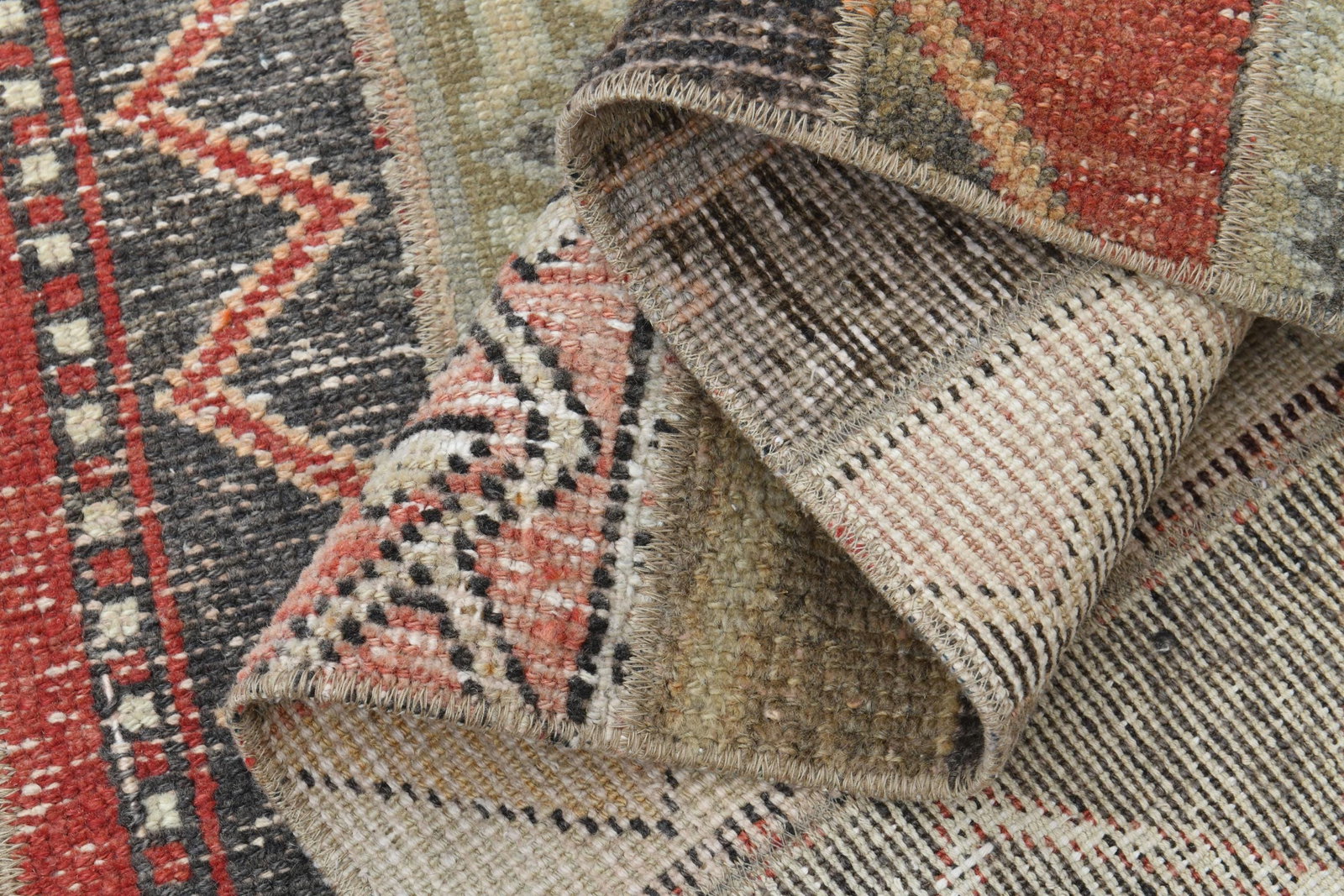 7'7x10'4 ft, PINK MINIMALIST RUG: Title: 7'7x10'4 ft, PINK MINIMALIST RUG Description: This Turkish one-of-a-kind Vintage Turkish Rug is hand-knotted and handwoven by the most skilled artisans who use pure wool, in muted, natural tone