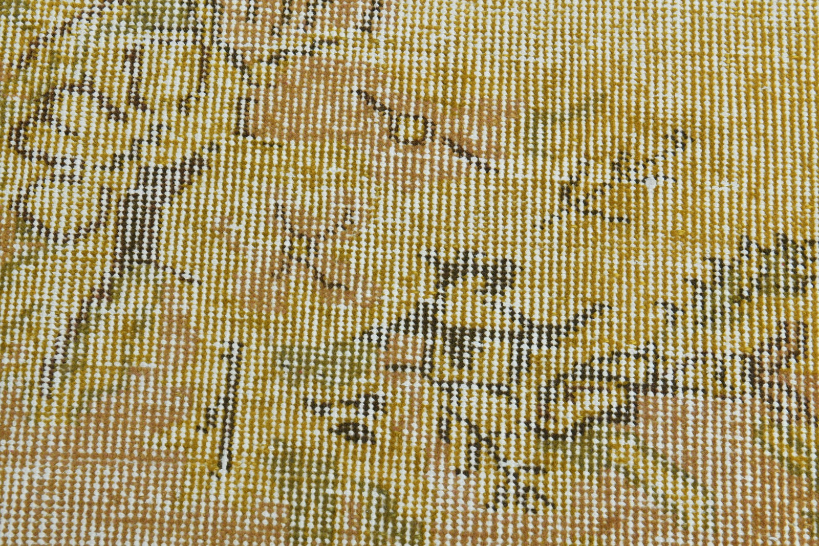 5'9x8'8 ft, YELLOW AREA RUG - 5