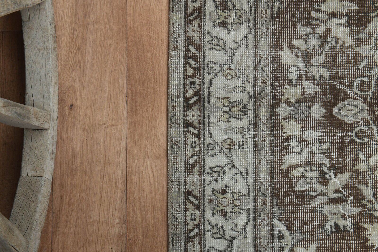 5'5x9'1 ft, WHITE BROWN RUG - 5