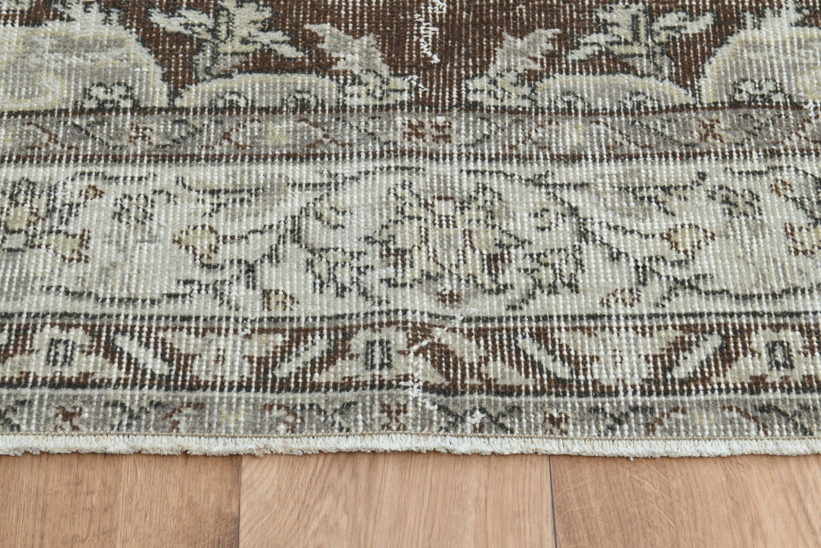 5'5x9'1 ft, WHITE BROWN RUG - 7