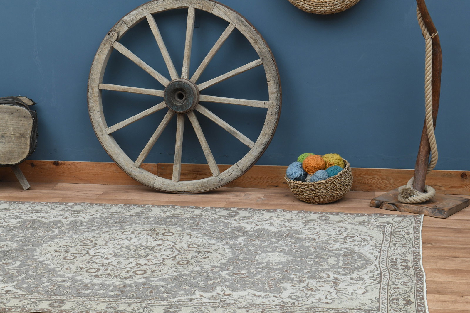 5'5x8'9 ft, BROWN BEIGE RUG - 3