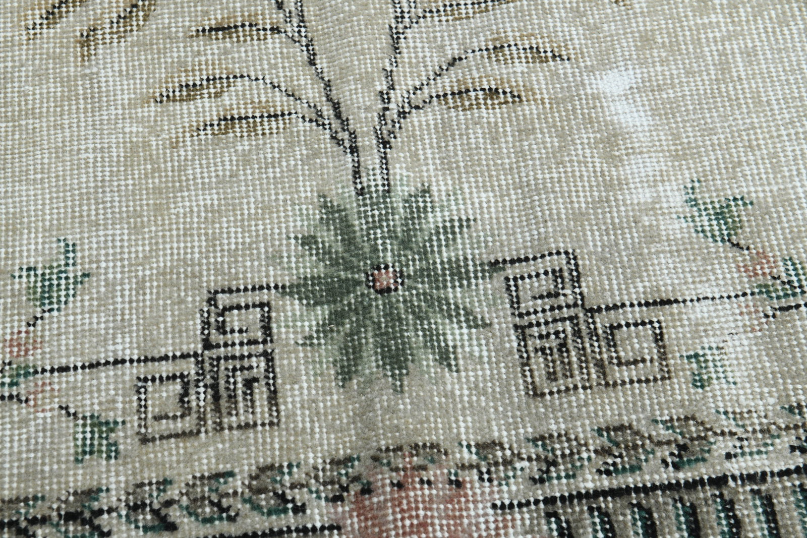 5'8x9'1 ft, BEIGE TURKISH RUG: Title: 5'8x9'1 ft, BEIGE TURKISH RUG Description: This Turkish one-of-a-kind Vintage Turkish Rug is hand-knotted and handwoven by the most skilled artisans who use pure wool, in muted, natural tones, 