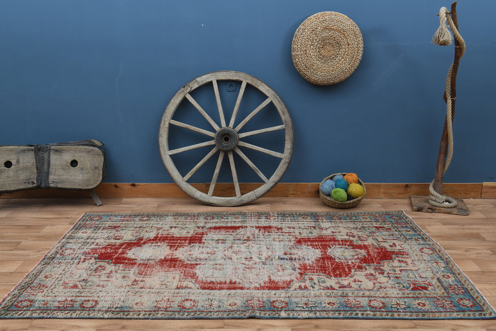 5'6x9 ft, FADED ANTIQUE RUG - 2