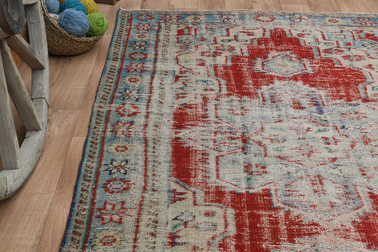 5'6x9 ft, FADED ANTIQUE RUG - 5