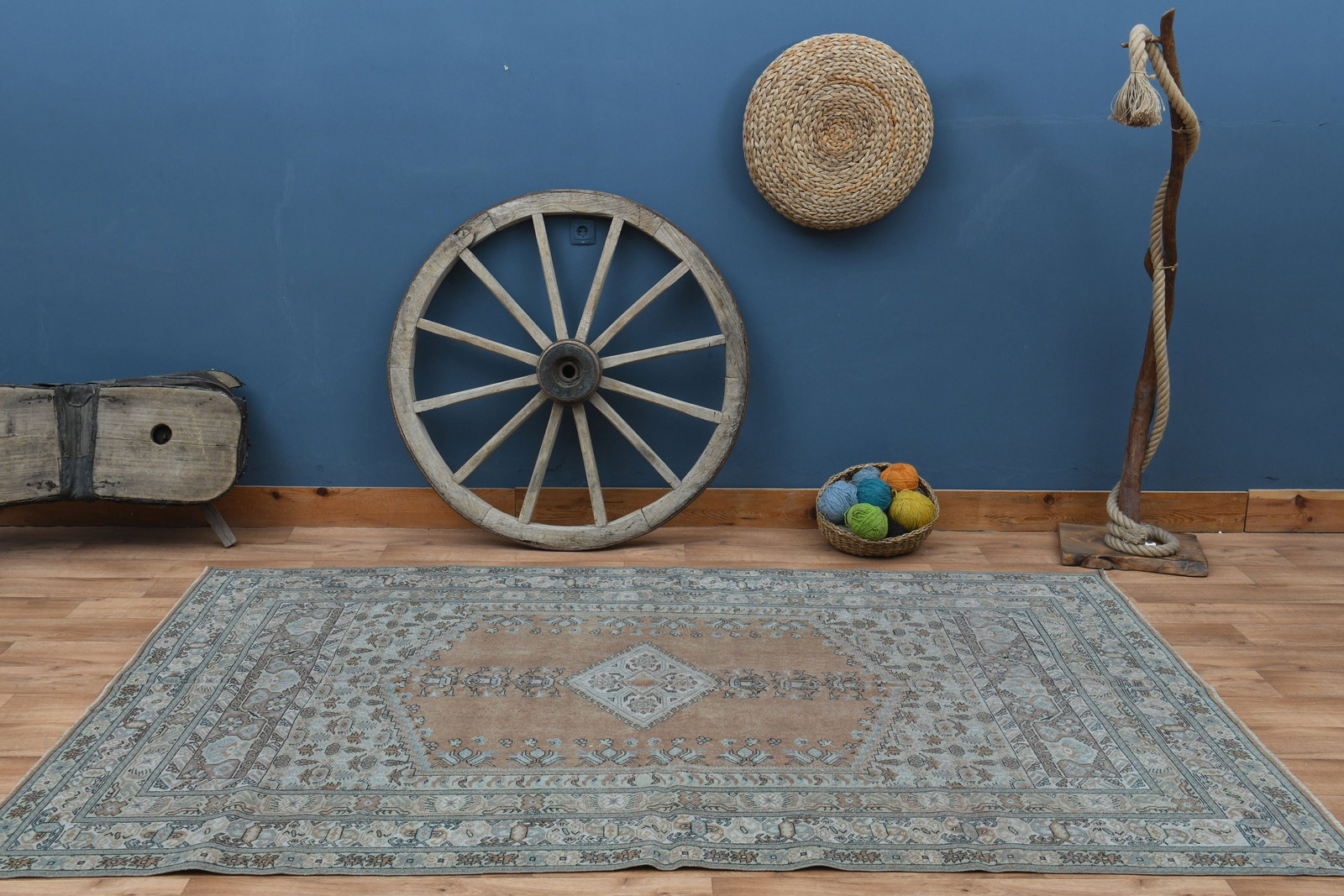 5'7x9'2 ft, ORANGE BROWN DeCOR: Title: 5'7x9'2 ft, ORANGE BROWN DeCOR Description: This Turkish one-of-a-kind Vintage Turkish Rug is hand-knotted and handwoven by the most skilled artisans who use pure wool, in muted, natural