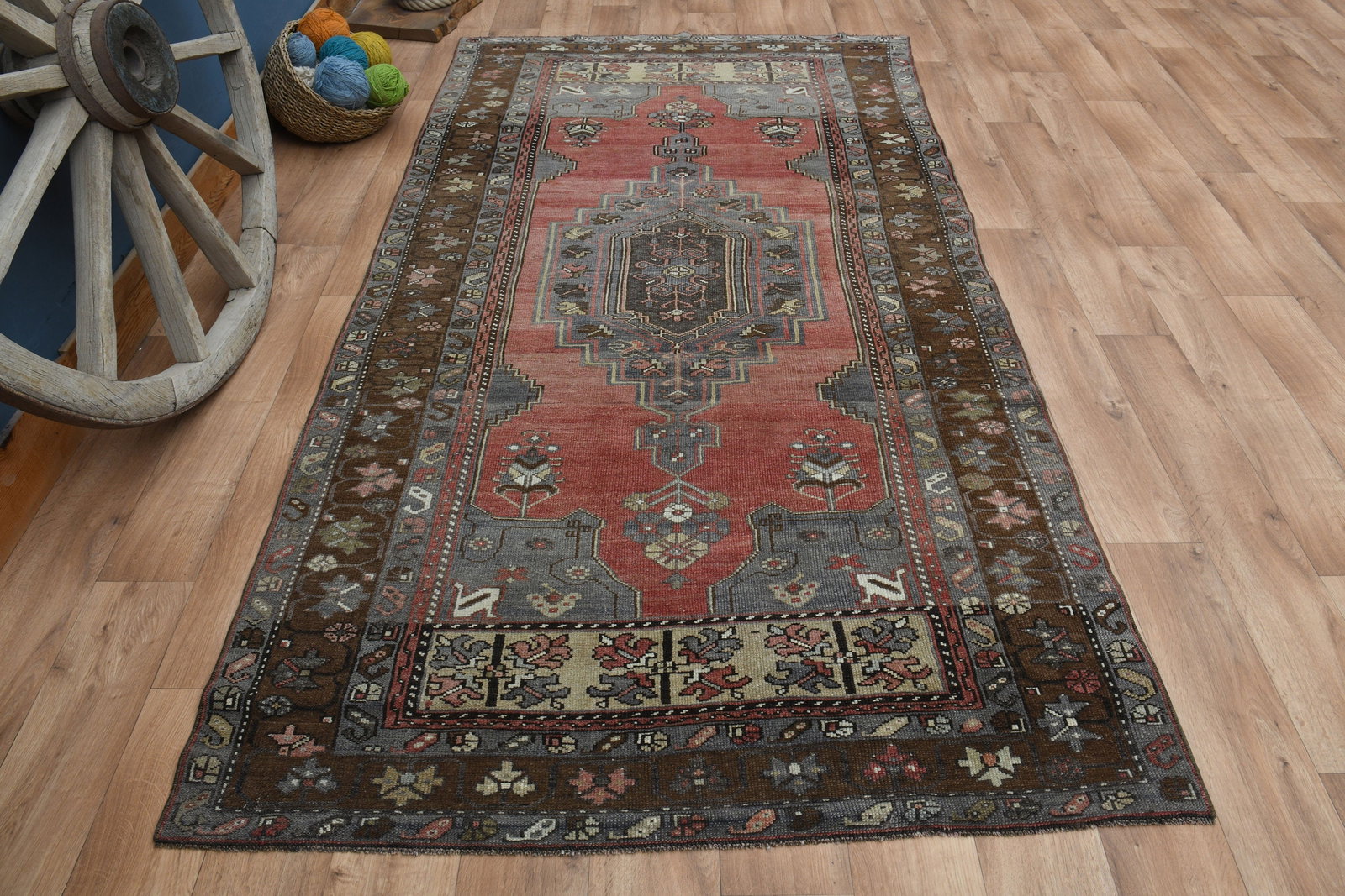 4'7x8'9 ft, HALLWAY RUNNER RUG: Title: 4'7x8'9 ft, HALLWAY RUNNER RUG Description: This Turkish one-of-a-kind Vintage Turkish Rug is hand-knotted and handwoven by the most skilled artisans who use pure wool, in muted, natural tones,