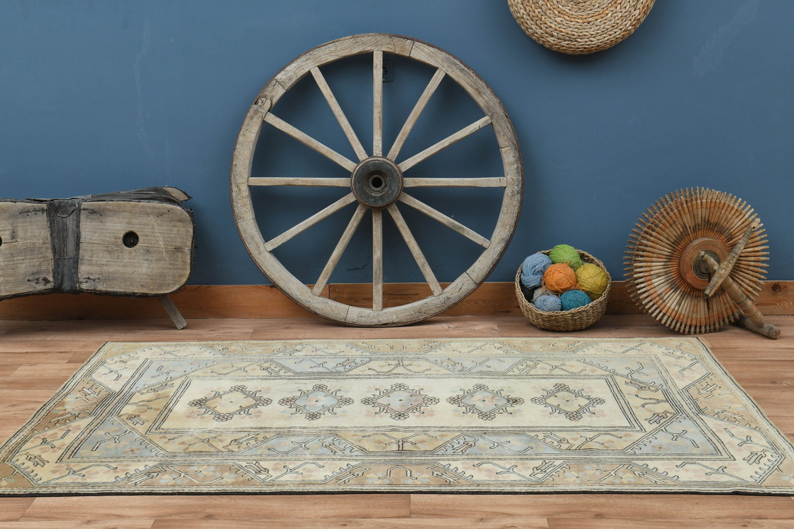 5'3x7'6 ft, BORDERED MILAS RUG - 8