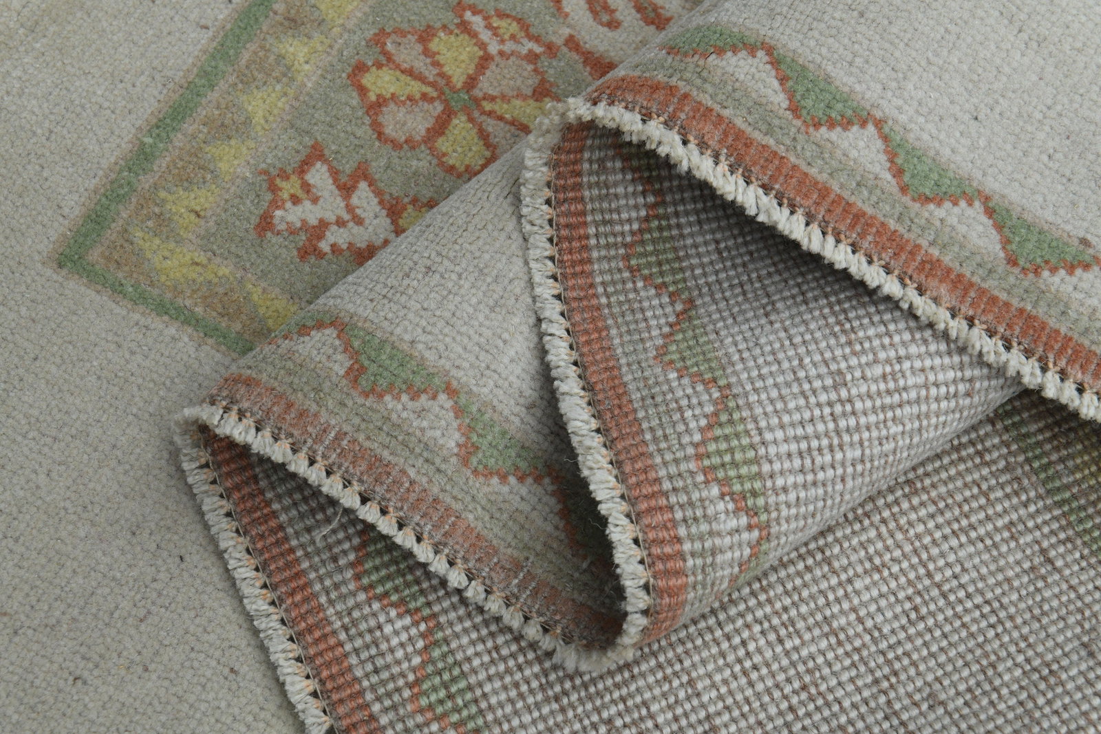 5'2x8'1 ft, OUSHAK RUG, Wool: Title: 5'2x8'1 ft, OUSHAK RUG, Wool Description: This Turkish one-of-a-kind Vintage Turkish Rug is hand-knotted and handwoven by the most skilled artisans who use pure wool, in muted, natural tones, a