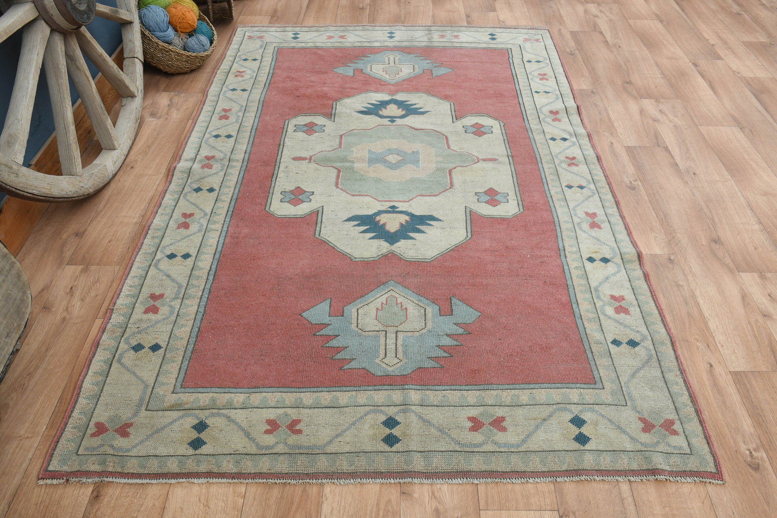 5x7'6 ft, AUTHENTIC TURKISH RUG: Title: 5x7'6 ft, AUTHENTIC TURKISH RUG Description: This Turkish one-of-a-kind Vintage Turkish Rug is hand-knotted and handwoven by the most skilled artisans who use pure wool, in muted, natural tones