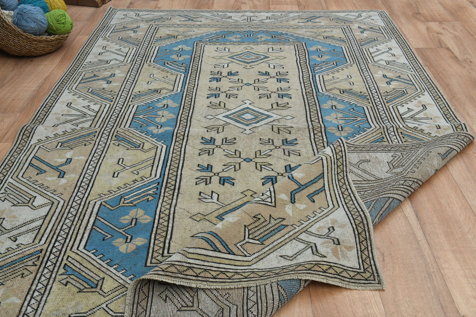 5'2x8'1 ft, BORDERED, TURKISH RUG - 2