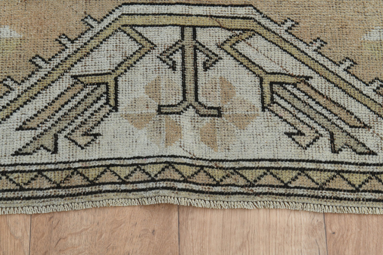 5'2x8'1 ft, BORDERED, TURKISH RUG - 5