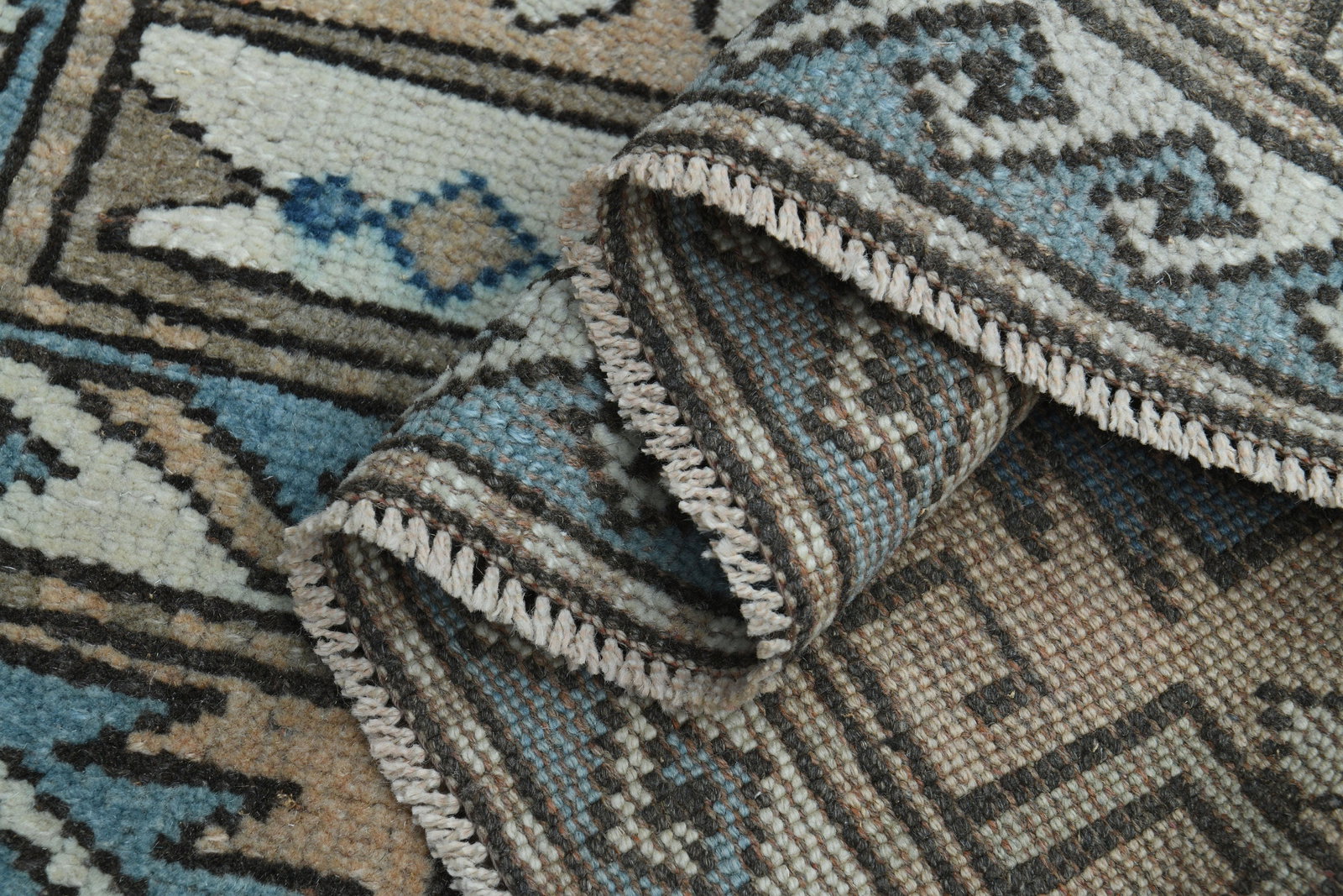 5'3x7'5 ft, ORIENTAL OUSHAK RUG: Title: 5'3x7'5 ft, ORIENTAL OUSHAK RUG Description: This Turkish one-of-a-kind Vintage Turkish Rug is hand-knotted and handwoven by the most skilled artisans who use pure wool, in muted, natural tones