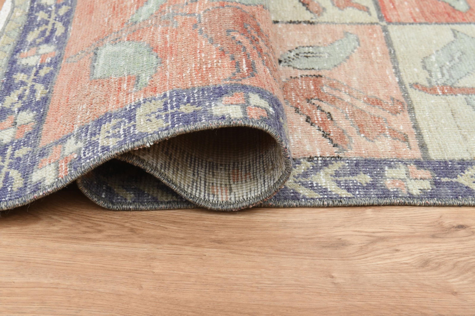 4'4x8'7 ft, FLORAL AREA RUG: Title: 4'4x8'7 ft, FLORAL AREA RUG Description: This Turkish one-of-a-kind Vintage Turkish Rug is hand-knotted and handwoven by the most skilled artisans who use pure wool, in muted, natural tones, an