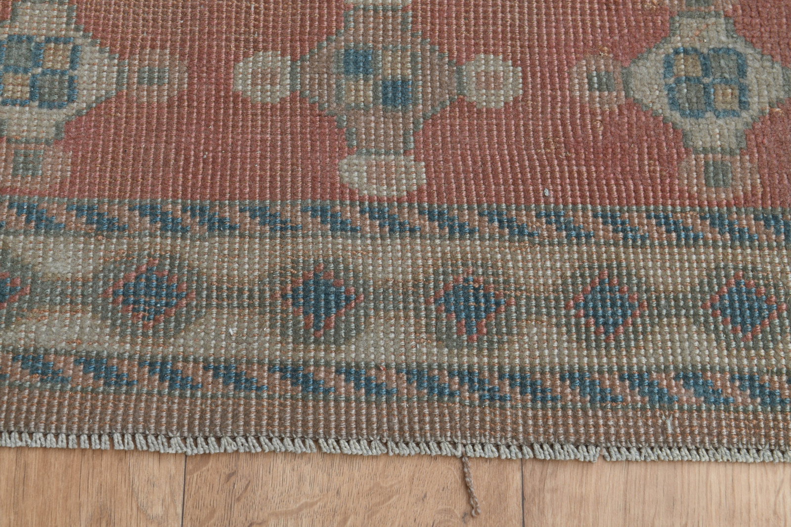 4'7x6'4 ft, BROWN AREA RUG: Title: 4'7x6'4 ft, BROWN AREA RUG Description: This Turkish one-of-a-kind Vintage Turkish Rug is hand-knotted and handwoven by the most skilled artisans who use pure wool, in muted, natural tones, and